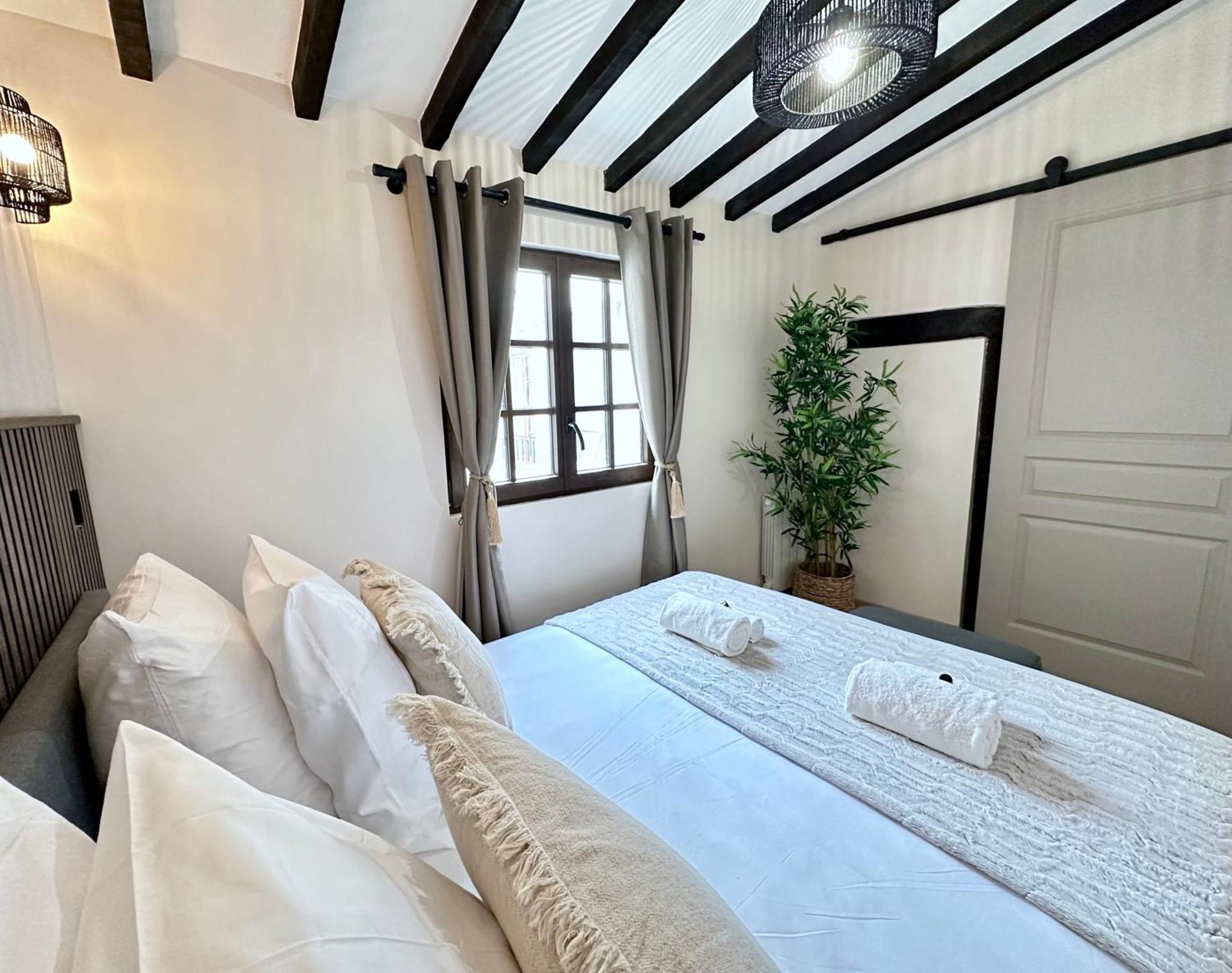 Le Marais' Finest Luxurious Apartment Parijs Buitenkant foto