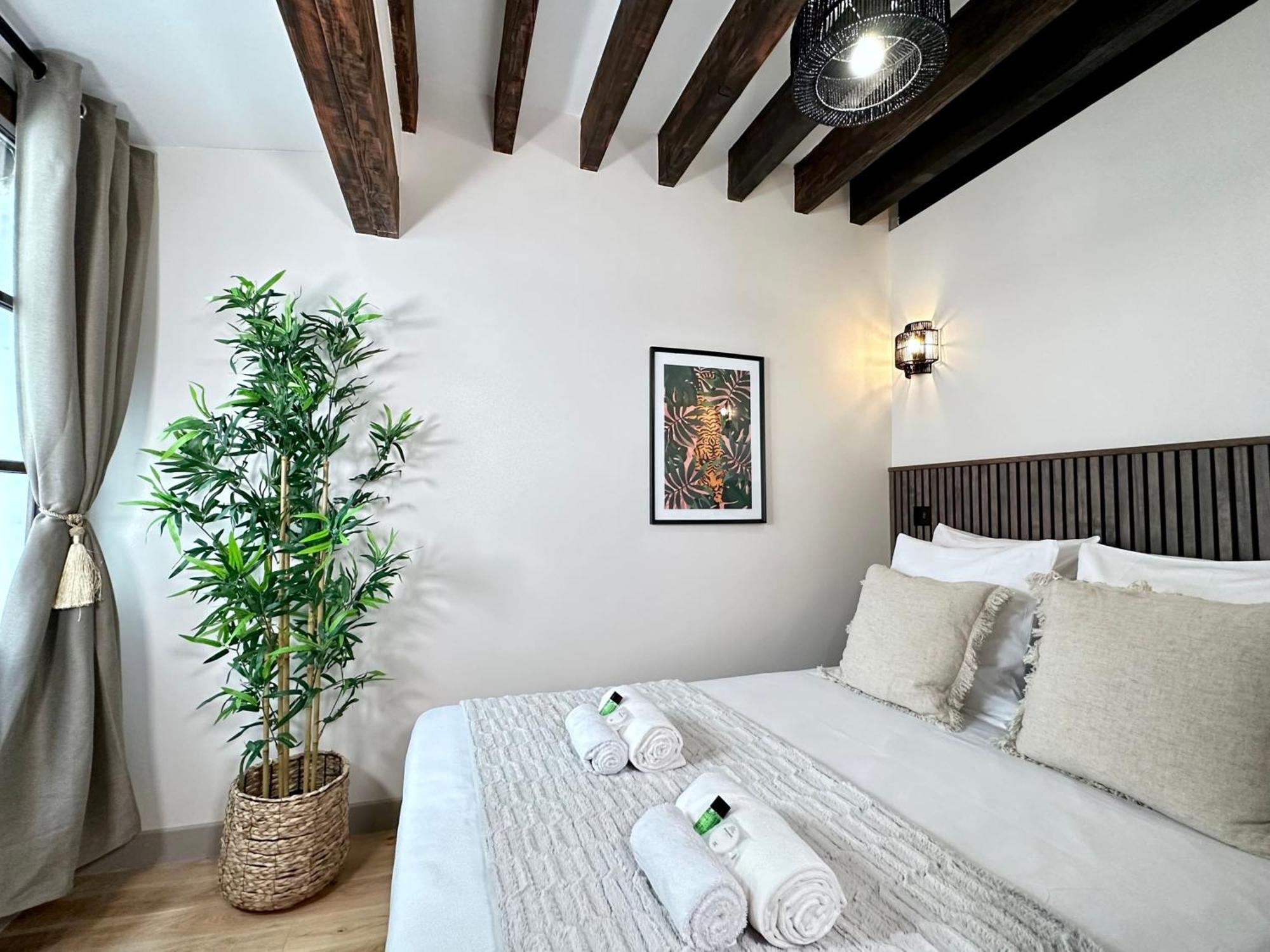 Le Marais' Finest Luxurious Apartment Parijs Buitenkant foto
